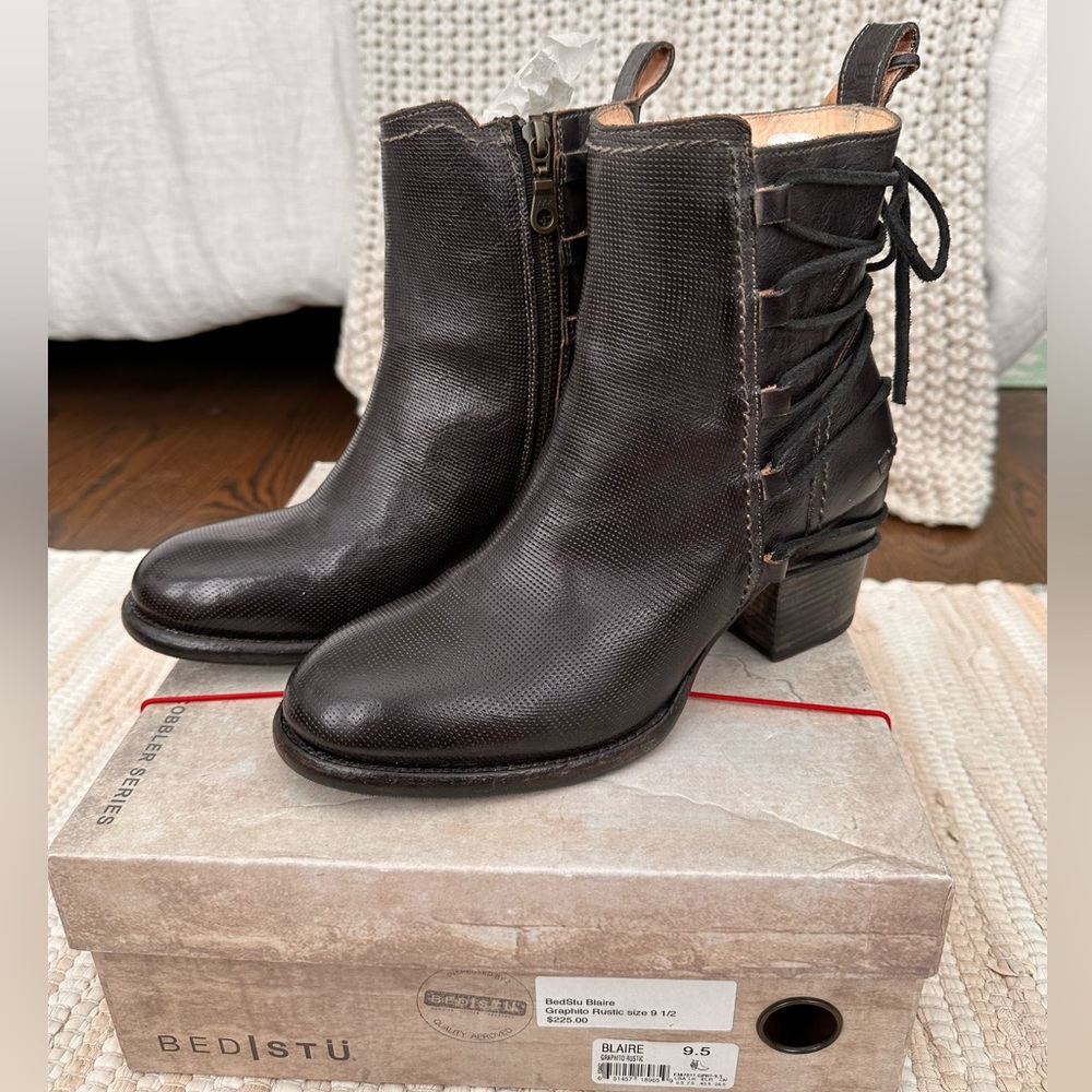 NWT BedStu Blaire black heeled bootie